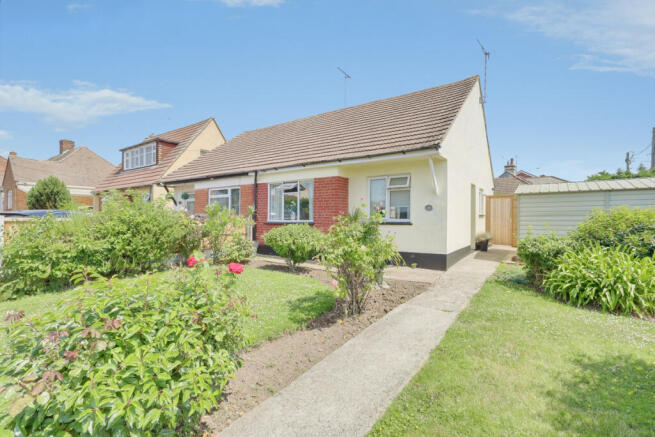2 bed property, in Branch Road, £350,000