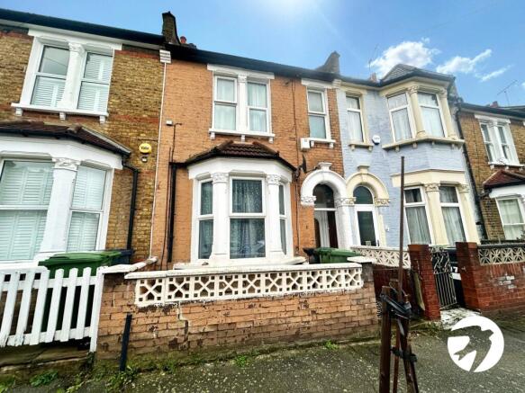 3 bed property, in Mallet Road, £450,000