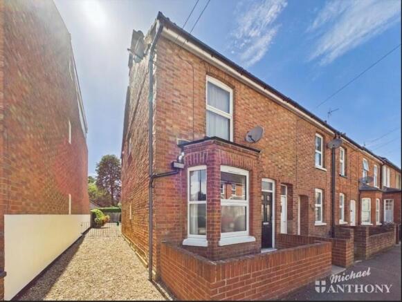 1 bed property, in Rothschild Road, £185,000