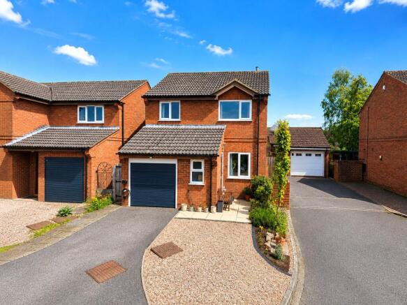 3 bed property, in Easby Close, £300,000