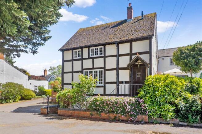 2 bed property, in Ferry Lane, £375,000
