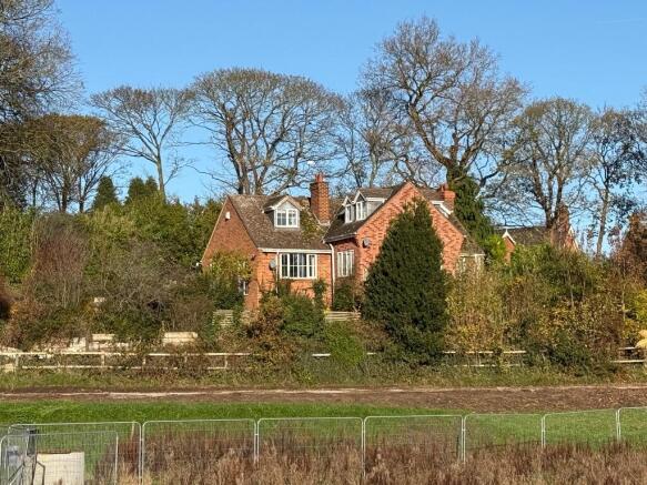 4 bed property, in Cassia Green, £650,000