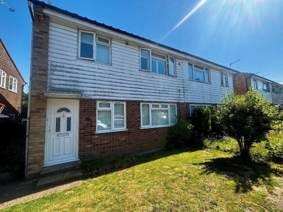 2 bed property, in South Croydon CR2, £285,000