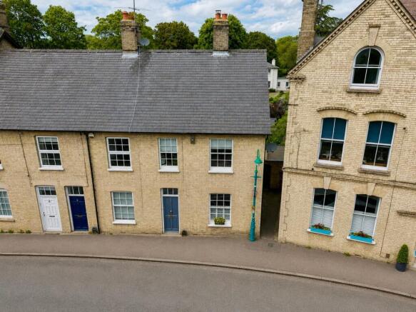 3 bed property, in High Street, £650,000