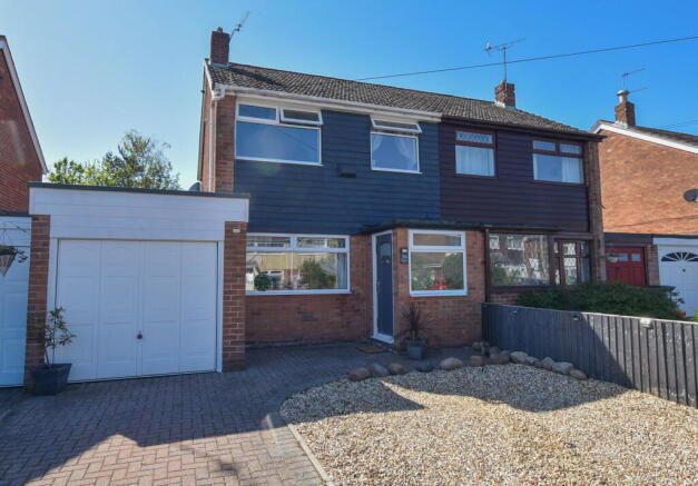 3 bed property, in Chesterfield Road, £219,950