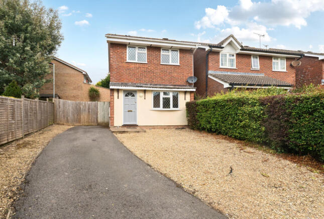 3 bed property, in Berkeley Mead, £350,000