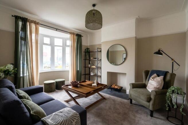 3 bed property, in Kenyon Road, £300,000