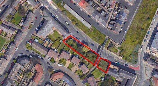 Land, in Land Adjacent To Hatfield House, £300,000