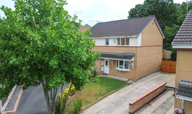 3 bed property, in Titian Close, £180,000
