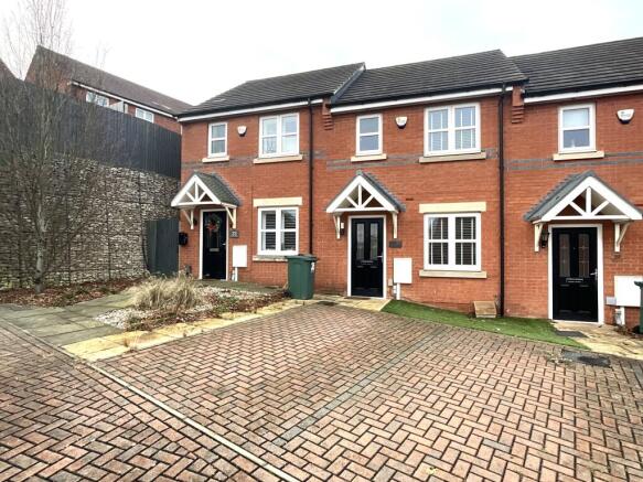 2 bed property, in Stone Avenue, £190,000