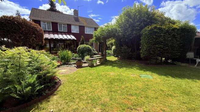 3 bed property, in Potterne Road, £575,000