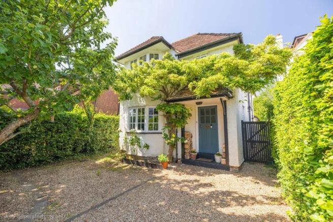 3 bed property, in Woodside Avenue, £1,300,000