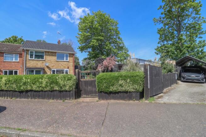 3 bed property, in Reid Way, £285,000