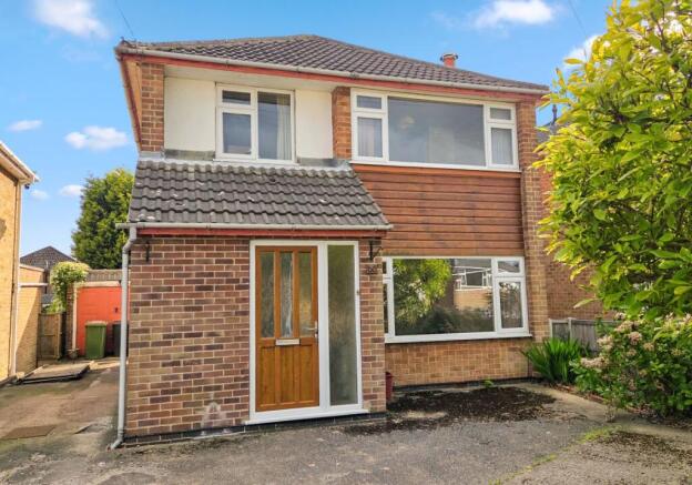 3 bed property, in 66 Rosslyn Road, £195,000