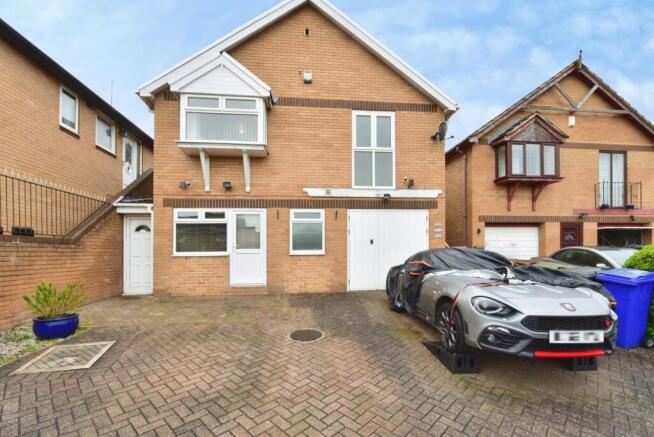 3 bed property, in Stoneacre Avenue, £260,000