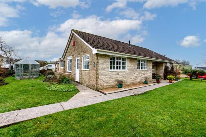 4 bed property, in Somerset Folly, £490,000