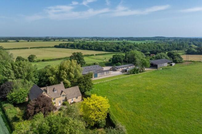 5 bed property, in Oakfield Farm, £1,600,000