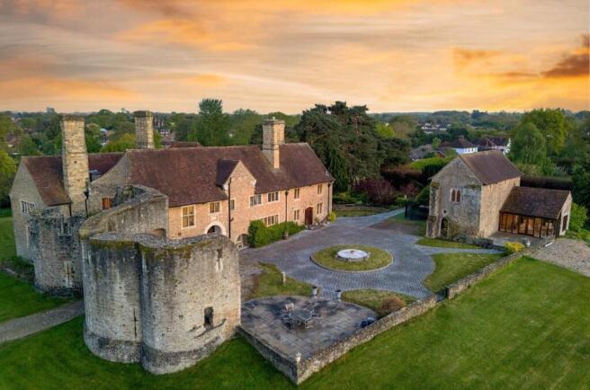 8 bed property, in Castle Way, £3,750,000