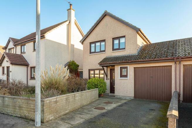 3 bed property, in Hospitalfield Gardens, £185,000