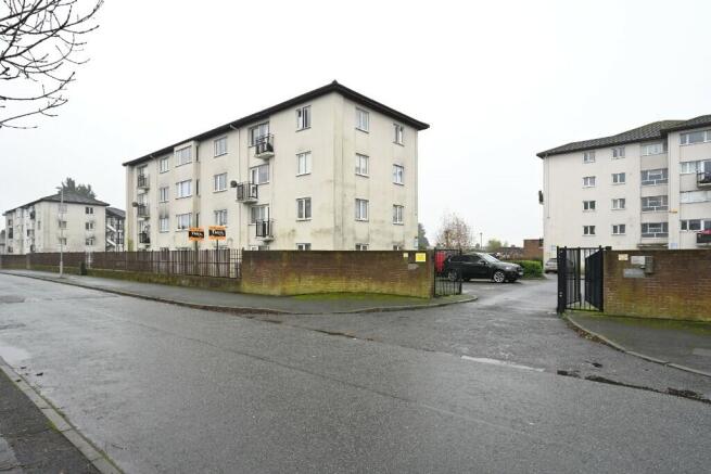 3 bed property, in Samuel Street, £47,000