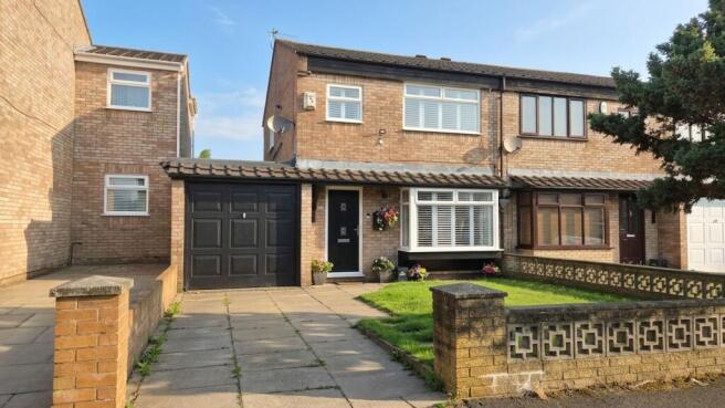 3 bed property, in Torcross Way, £240,000