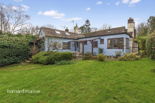2 bed property, in Bunce Common Road, £600,000