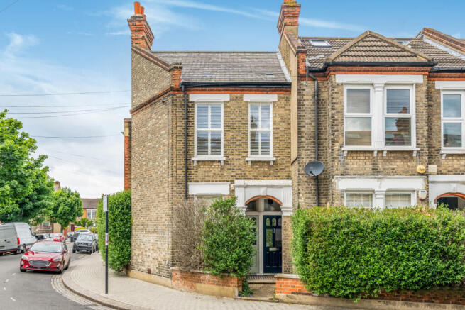 2 bed property, in Avarn Road, £650,000