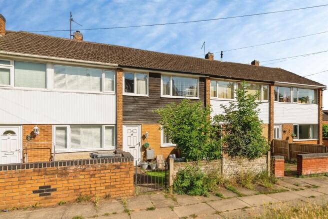 3 bed property, in Third Avenue, £180,000