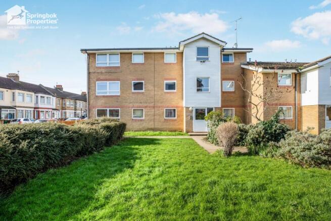 1 bed property, in Tilbury Road, £220,000