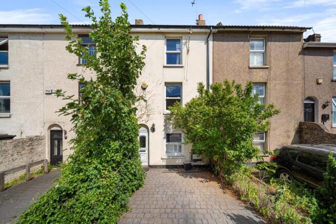 3 bed property, in Springhead Road, £280,000