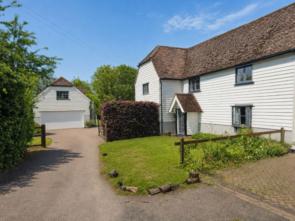 4 bed property, in Old School Green, £800,000