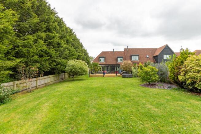 4 bed property, in Greenhill View, £875,000
