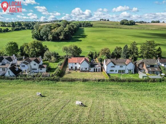 2 bed property, in Maplescombe Lane, £650,000