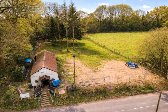 2 bed property, in South Town Road, £400,000