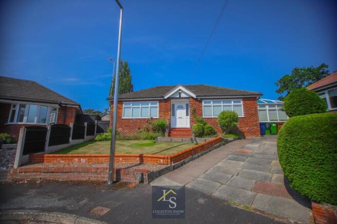 2 bed property, in Lawton Avenue, £500,000