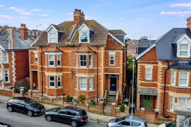 5 bed property, in Argyle Road, £650,000