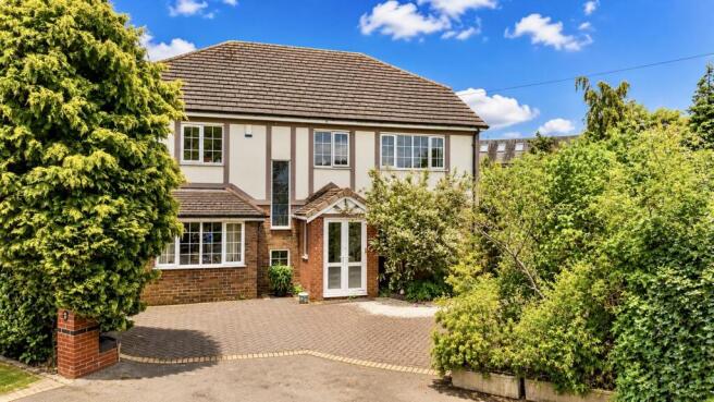 5 bed property, in Millway, £900,000