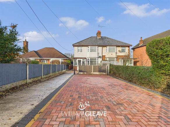 3 bed property, in Mold Road, £230,000