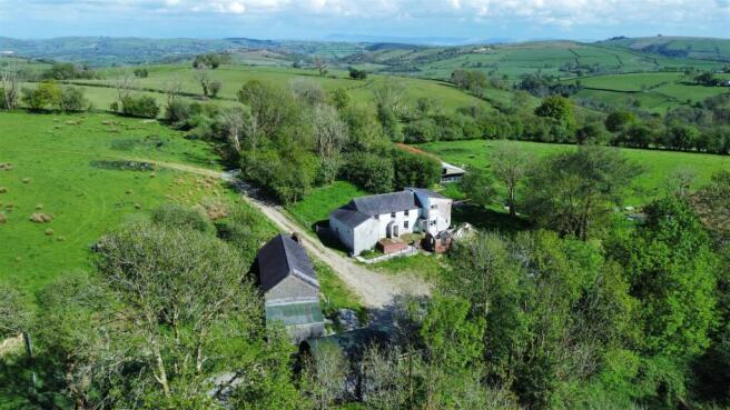 3 bed property, in Llansawel, £300,000