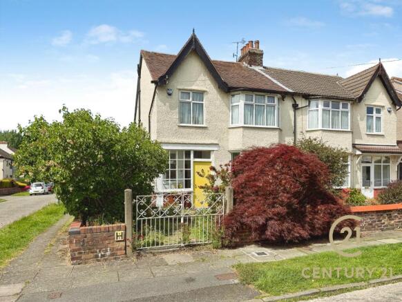 3 bed property, in Silverton Road, £400,000