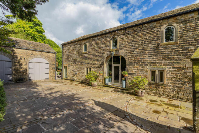 5 bed property, in Baitings Hall Barn, £1,150,000