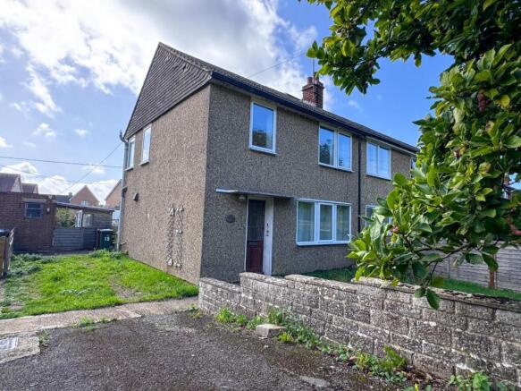 3 bed property, in The Green, £300,000