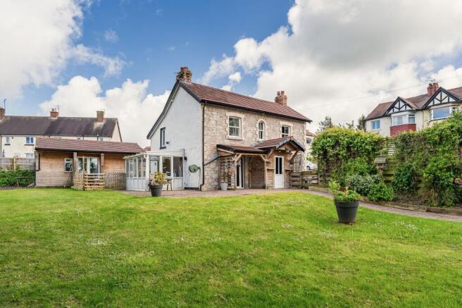 3 bed property, in Llysfaen Road, £300,000