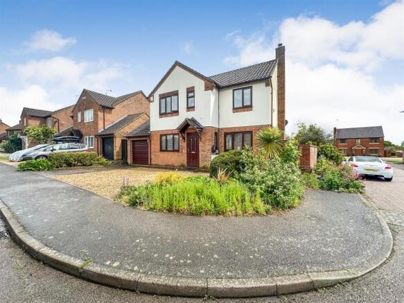 4 bed property, in Little Meadow, £375,000