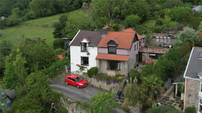4 bed property, in Hillside, £475,000
