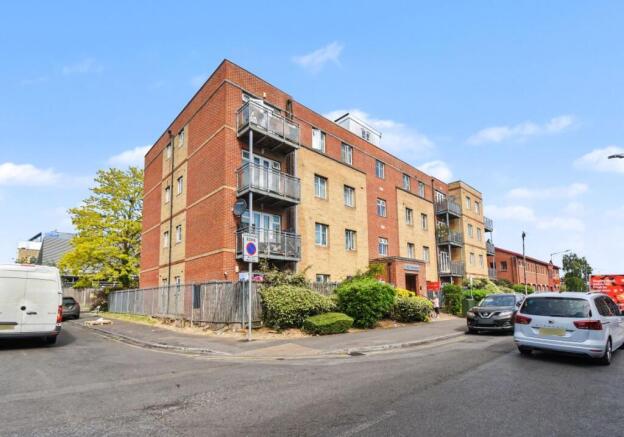 2 bed property, in 14 Neo Apartments, £170,000