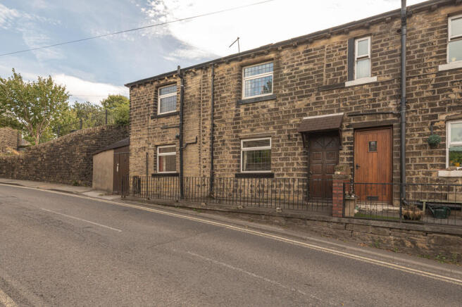 2 bed property, in Westgate, £120,000