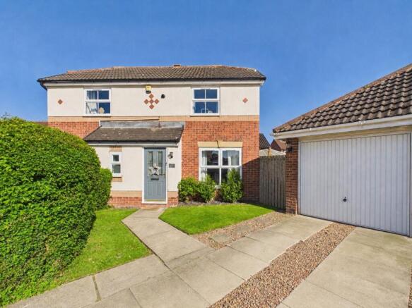 3 bed property, in Pindars Way, £290,000