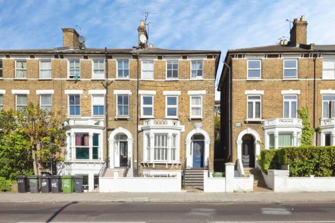 2 bed property, in South Lambeth Road, £550,000