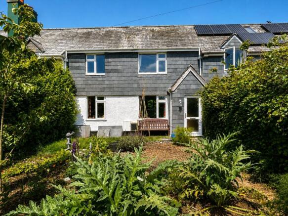 1 bed property, in St. Lawrence Road, £200,000
